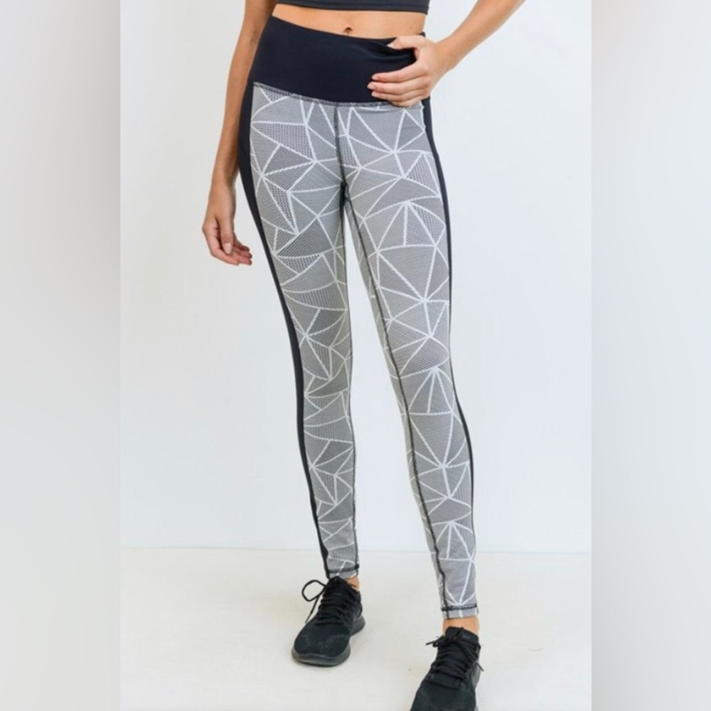 NEW Mono b Workout‎ Legging. Medium